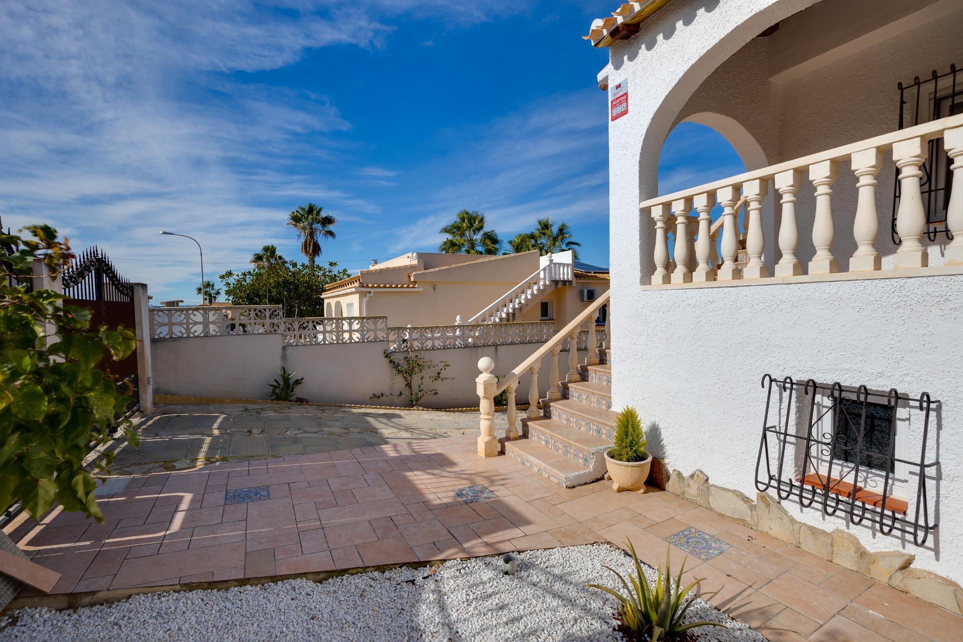 Garden in villa for sale in Torrevieja