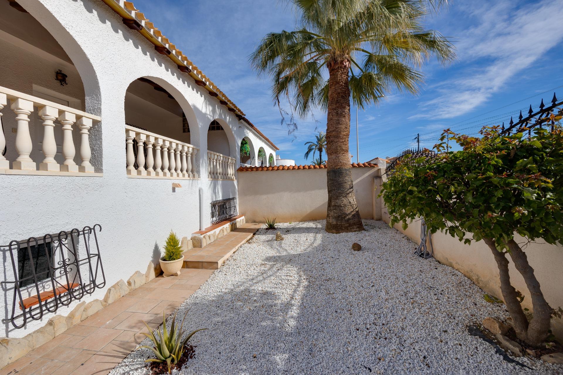 Dining area in villa for sale in Torrevieja