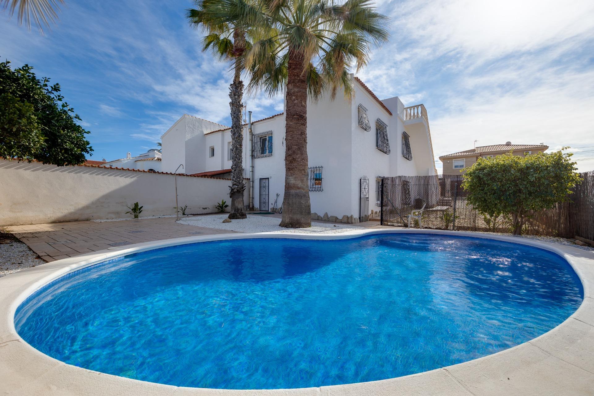 Kitchen in villa for sale in Torrevieja