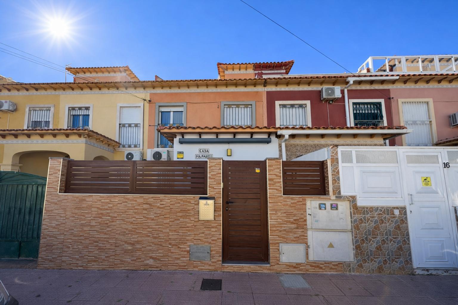 Discover your new home in Torrevieja, in a quiet and well-connected residential area, perfect for ye