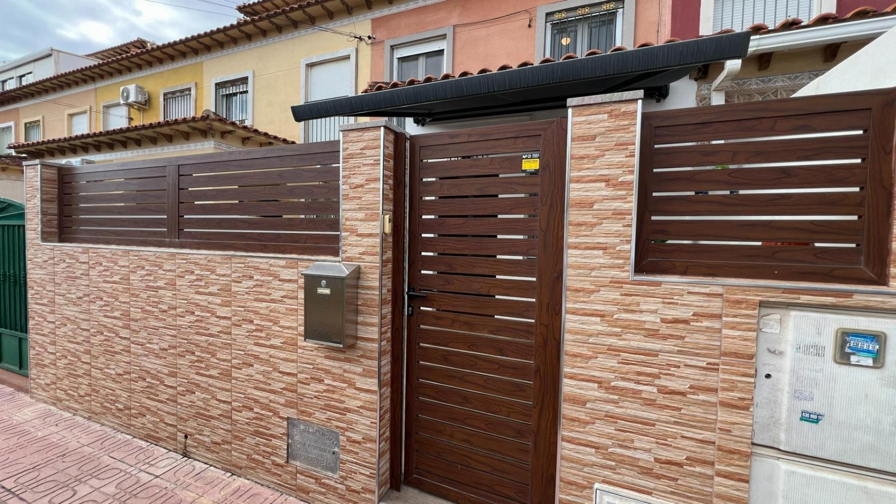 Discover your new home in Torrevieja, in a quiet and well-connected residential area, perfect for ye