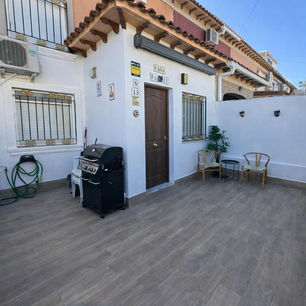 Discover your new home in Torrevieja, in a quiet and well-connected residential area, perfect for ye