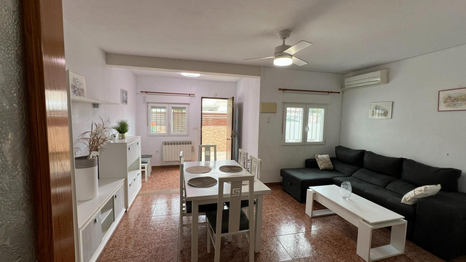 Discover your new home in Torrevieja, in a quiet and well-connected residential area, perfect for ye