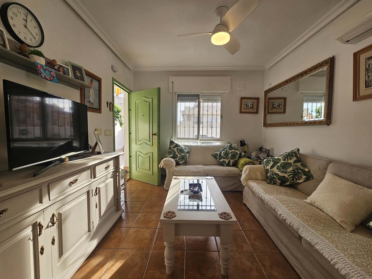 Fantastic opportunity to buy a sunny, south facing bungalow in the heart of La Zenia, just minutes f