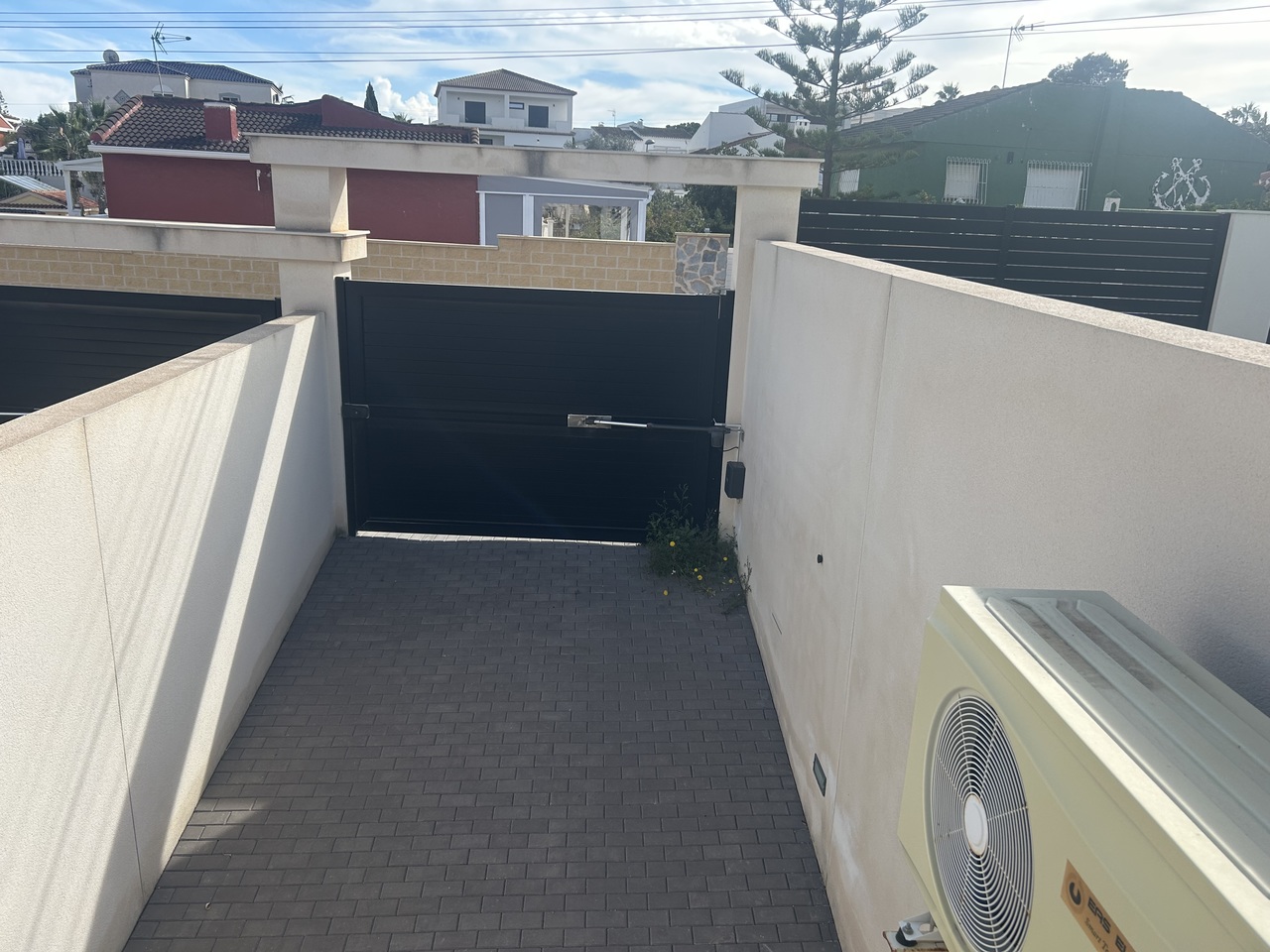 Garden in villa for sale in Los Balcones