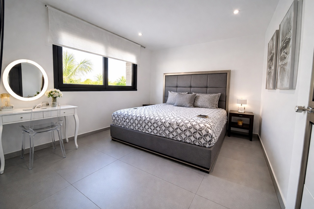 Garden in villa for sale in Los Balcones