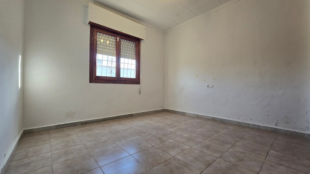 Terrace in villa for sale in El Chaparral