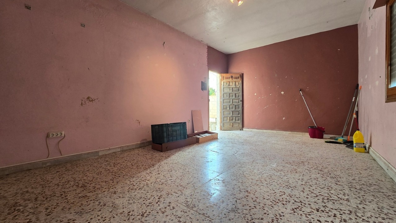 Garden in villa for sale in El Chaparral