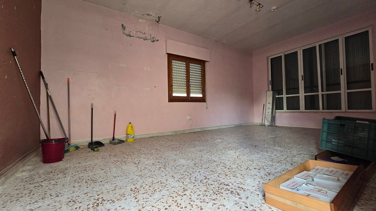Dining area in villa for sale in El Chaparral
