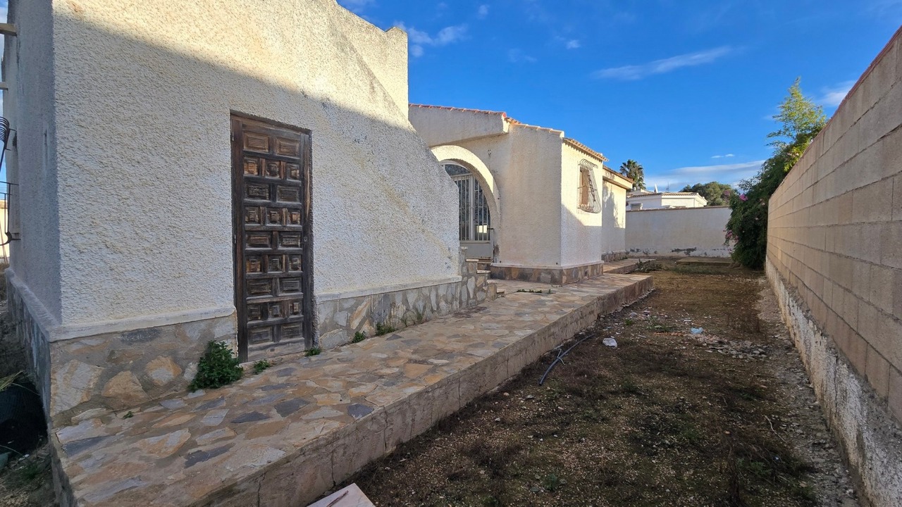 Kitchen in villa for sale in El Chaparral