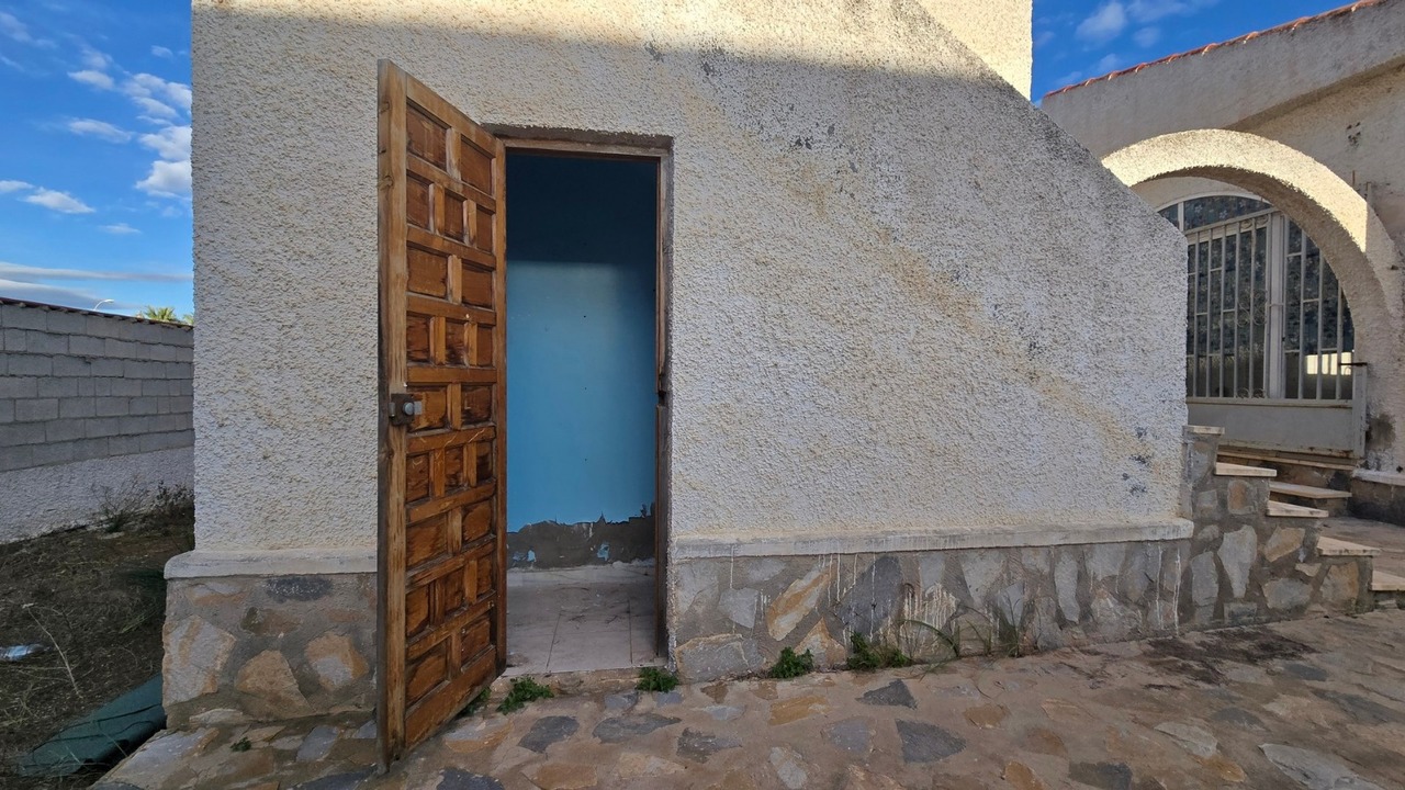 Master bedroom in villa for sale in El Chaparral