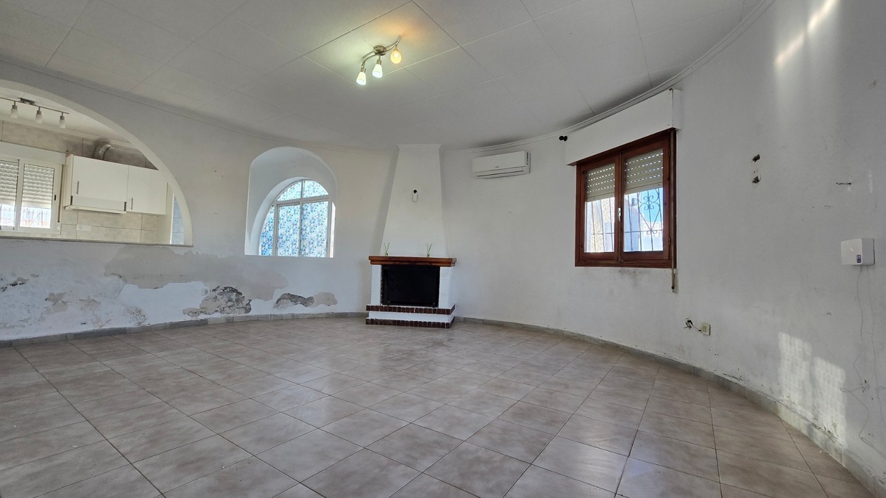 Pool area in villa for sale in El Chaparral