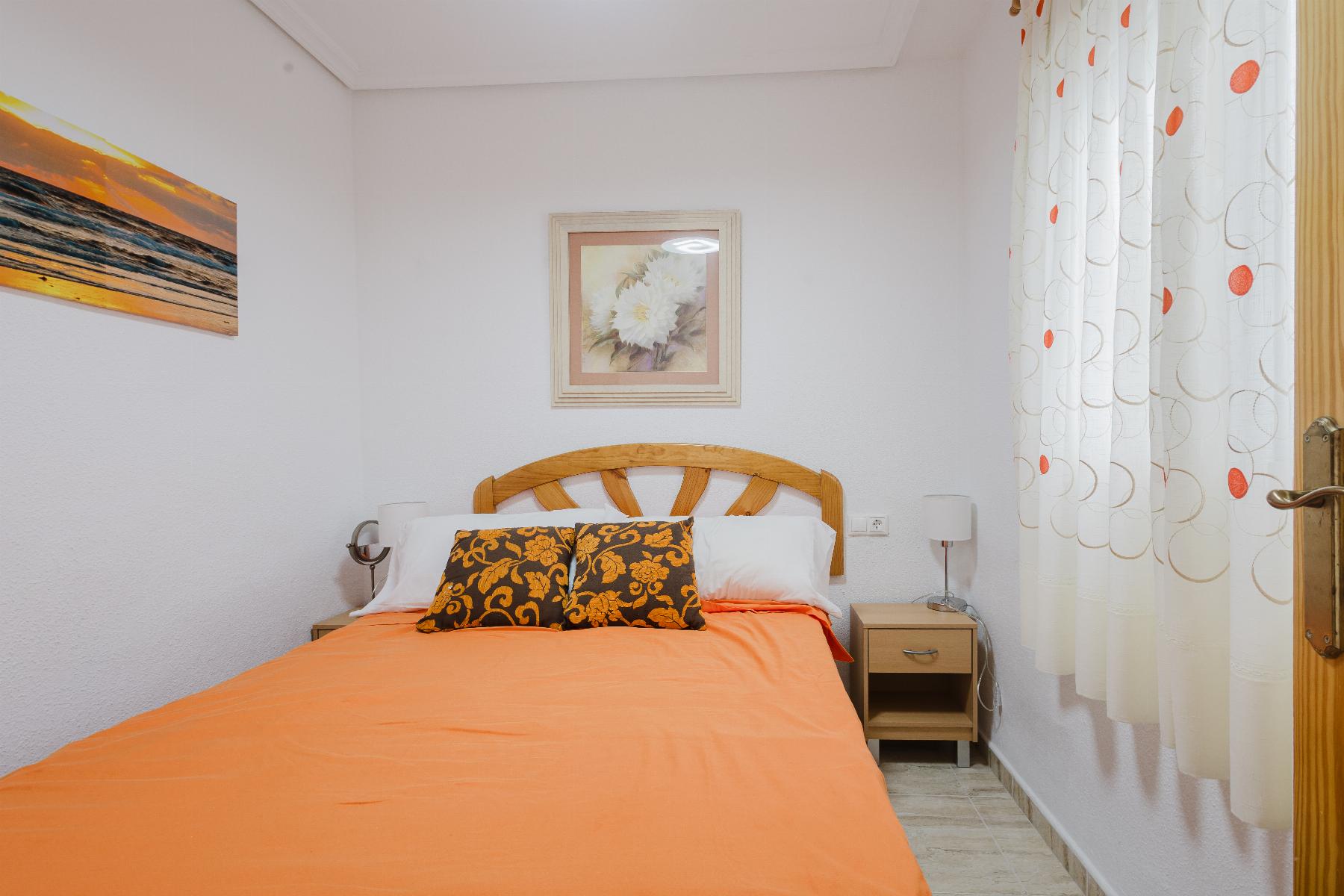 Bedroom in apartment for sale in Torrevieja