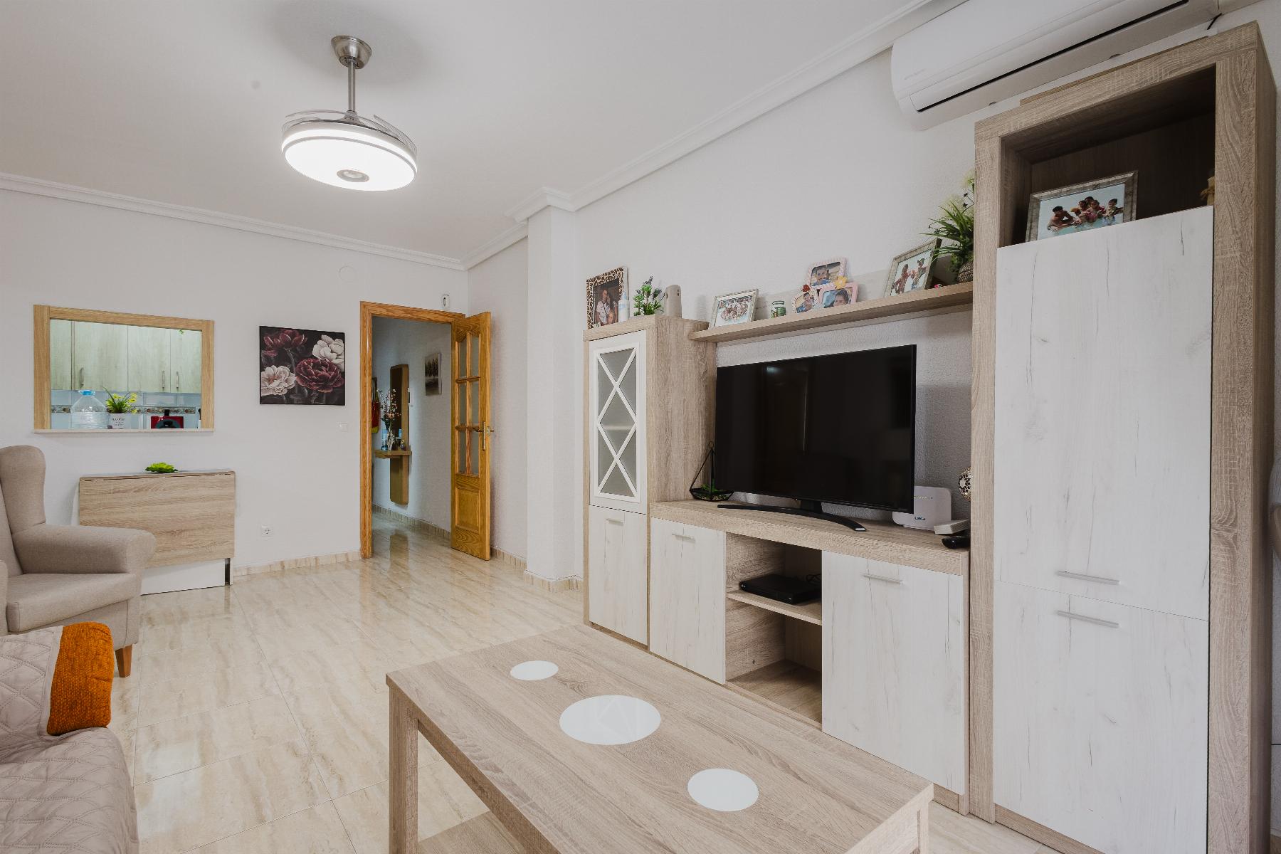 Bedroom in apartment for sale in Torrevieja