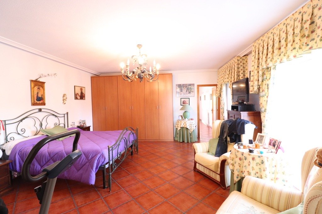 Kitchen in villa for sale in Torrevieja