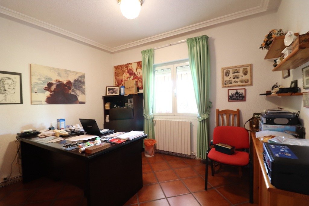 Master bedroom in villa for sale in Torrevieja