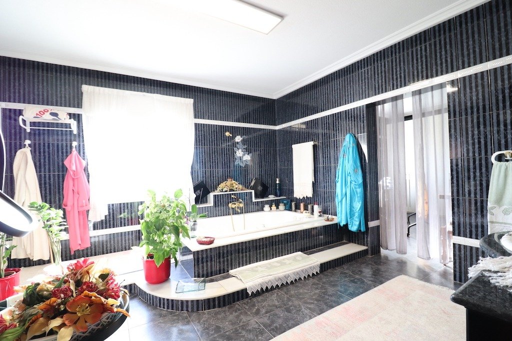 Dining area in villa for sale in Torrevieja
