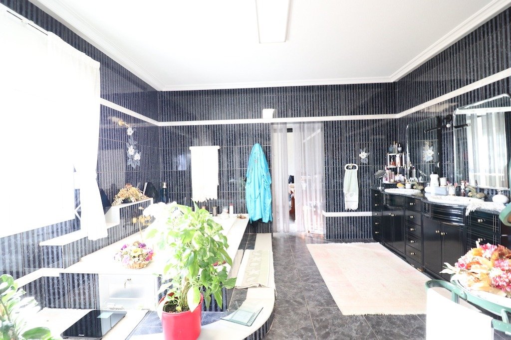 Bedroom in villa for sale in Torrevieja