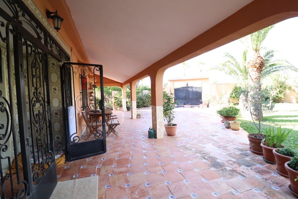 Pool area in villa for sale in Torrevieja