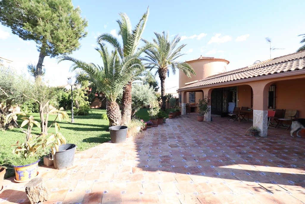 Garden in villa for sale in Torrevieja