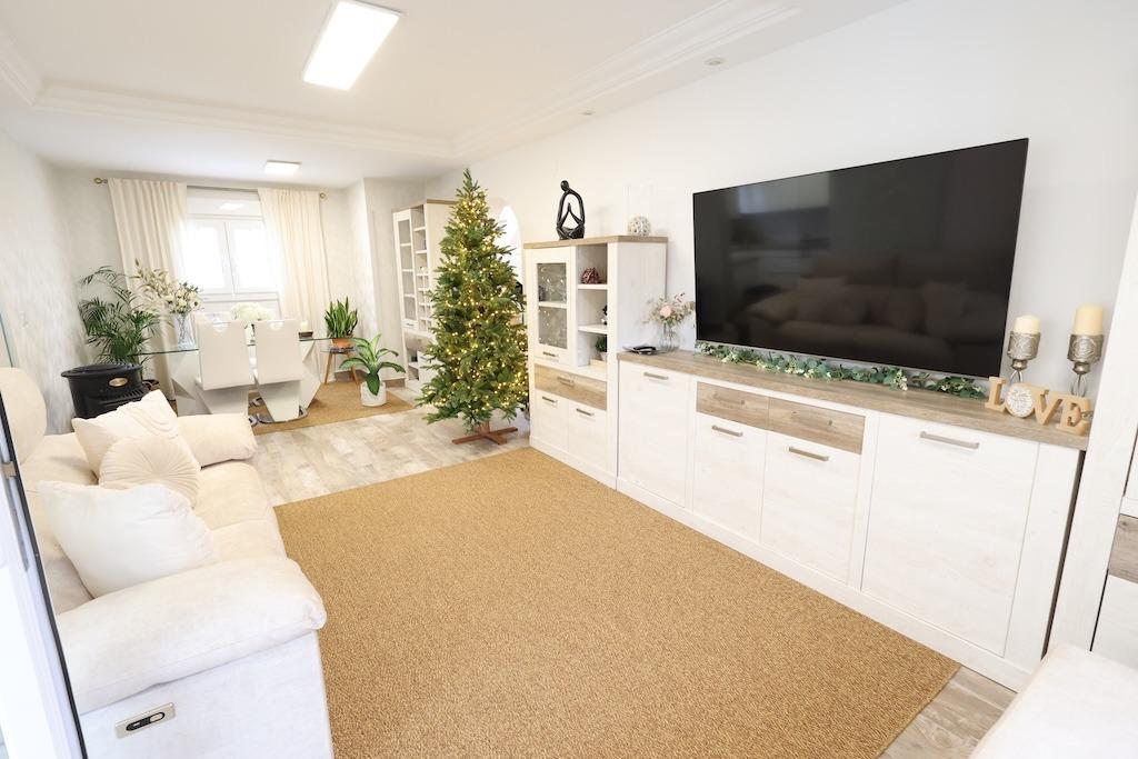 Garden in villa for sale in San Miguel de Salinas