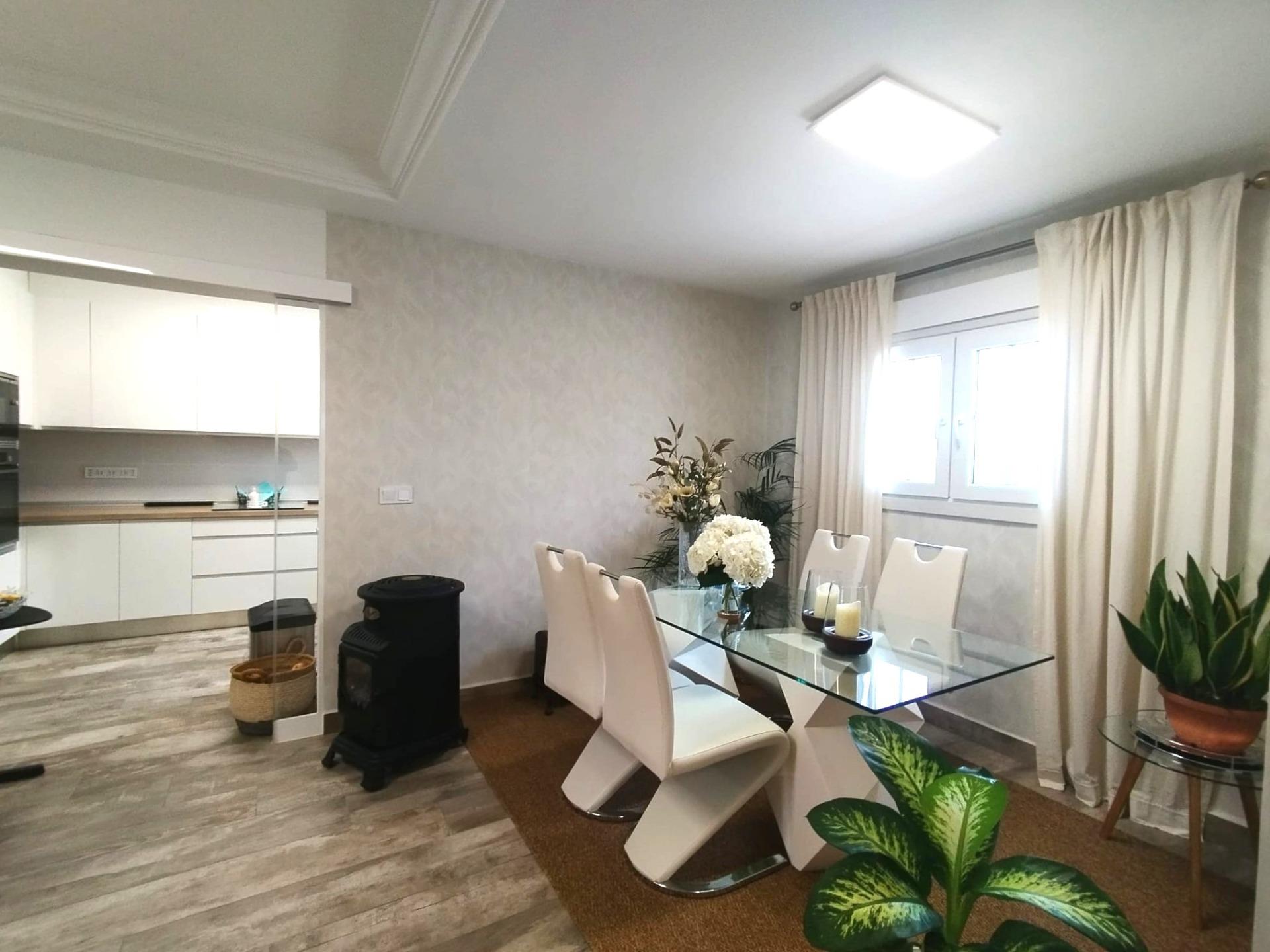 Dining area in villa for sale in San Miguel de Salinas