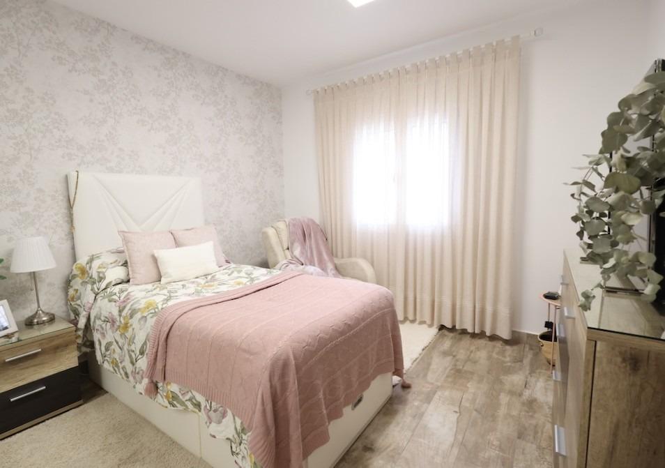Master bedroom in villa for sale in San Miguel de Salinas