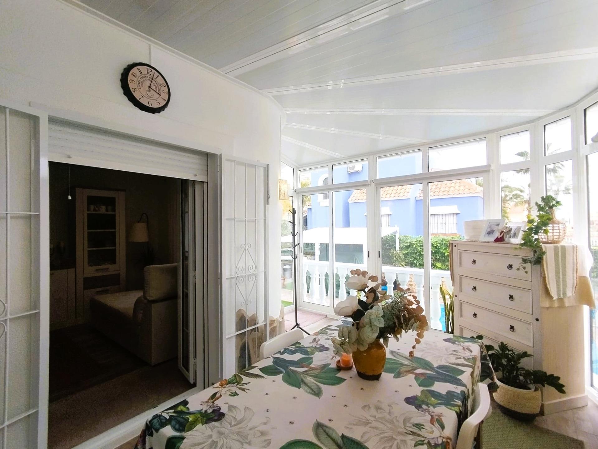 Garden in villa for sale in San Miguel de Salinas