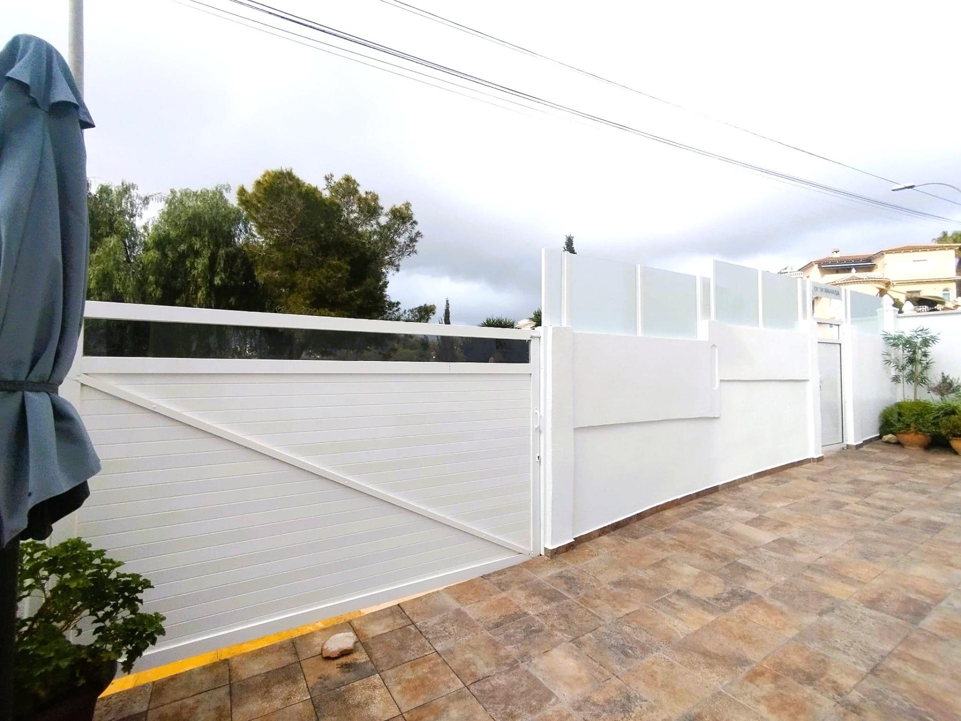 Garden in villa for sale in San Miguel de Salinas