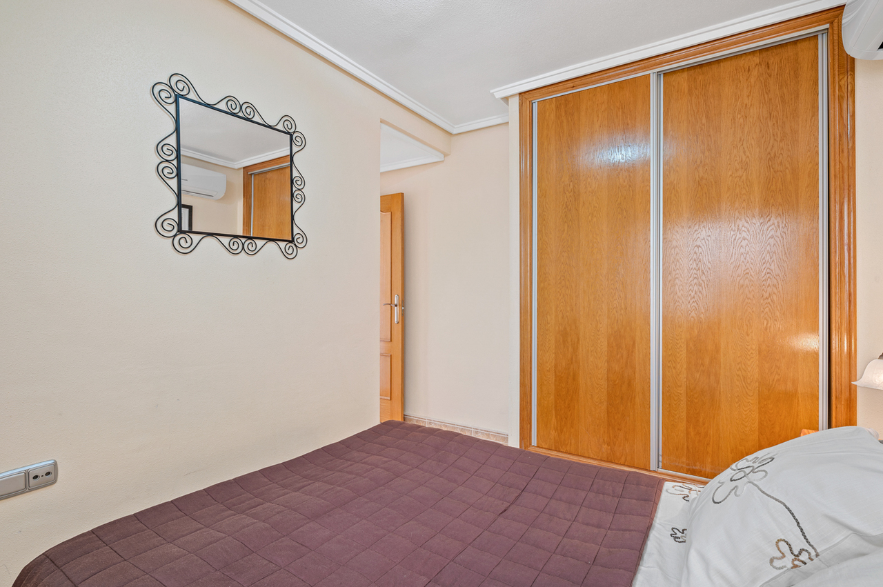 Master bedroom in apartment for sale in Algorfa