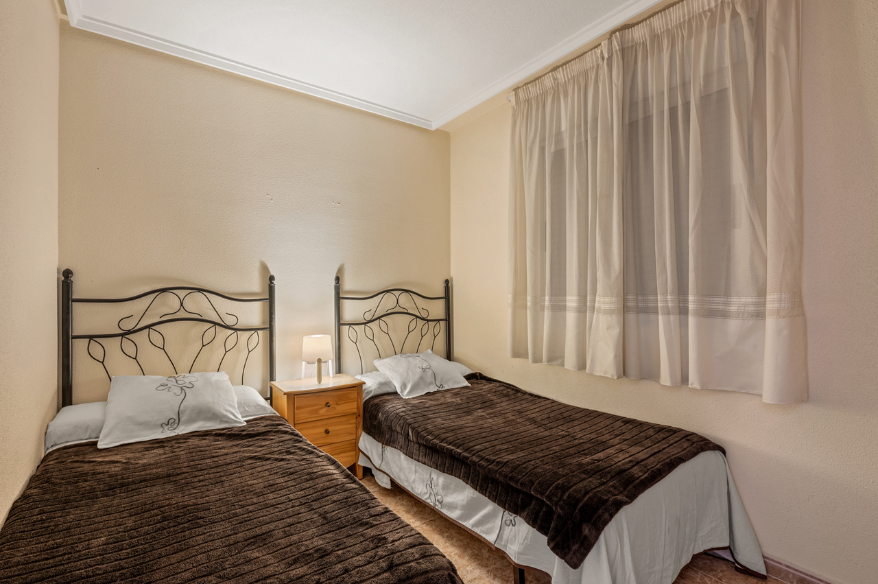 Bedroom in apartment for sale in Algorfa