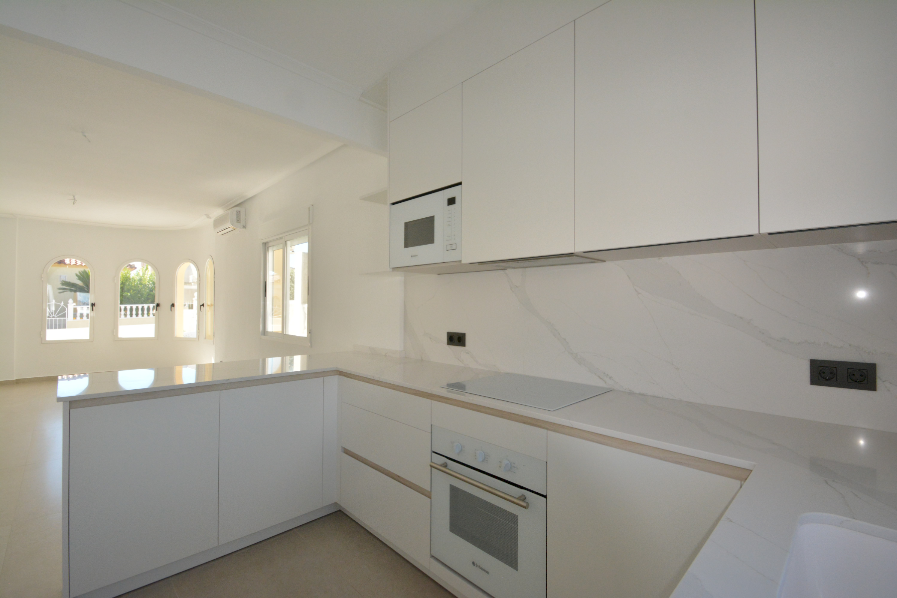 Bedroom in villa for sale in Algorfa