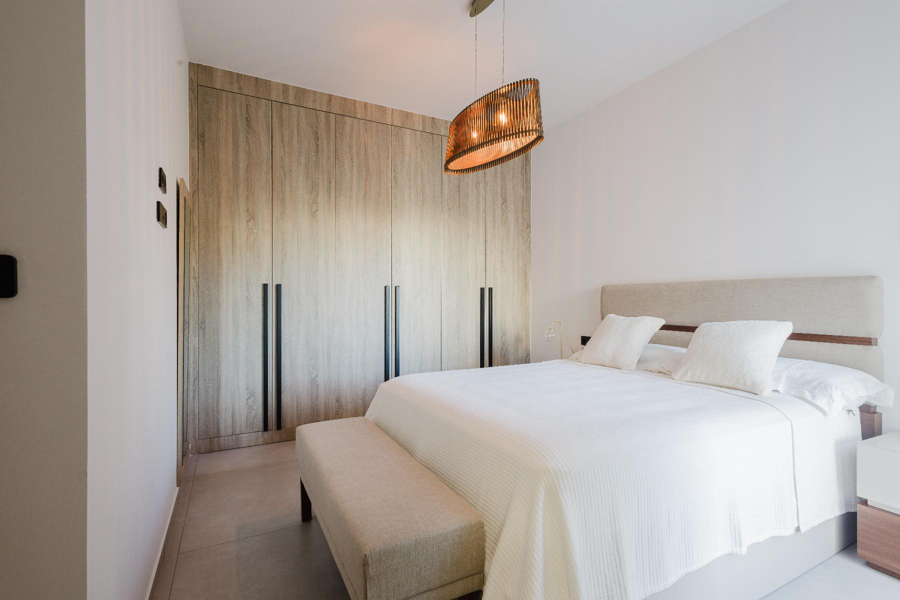 Bedroom in villa for sale in Algorfa