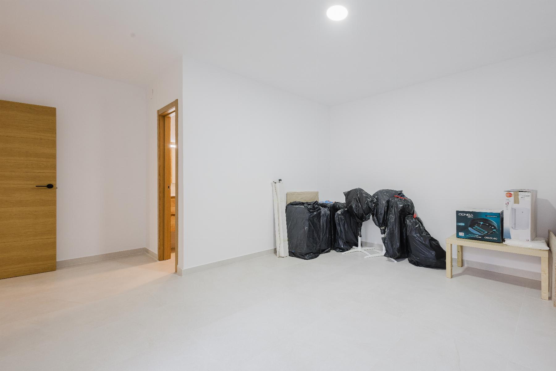 Bedroom in villa for sale in Algorfa
