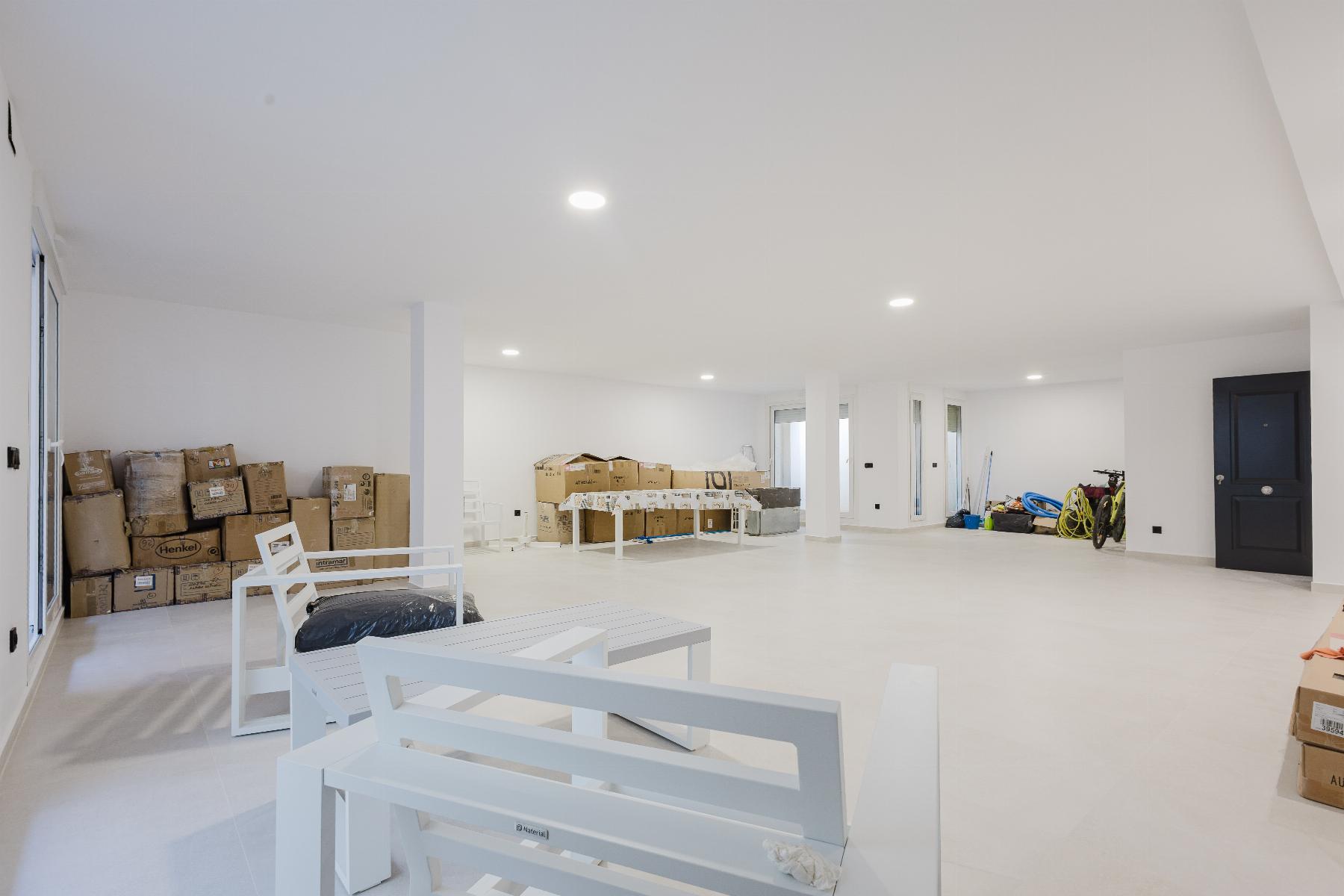 Master bedroom in villa for sale in Algorfa