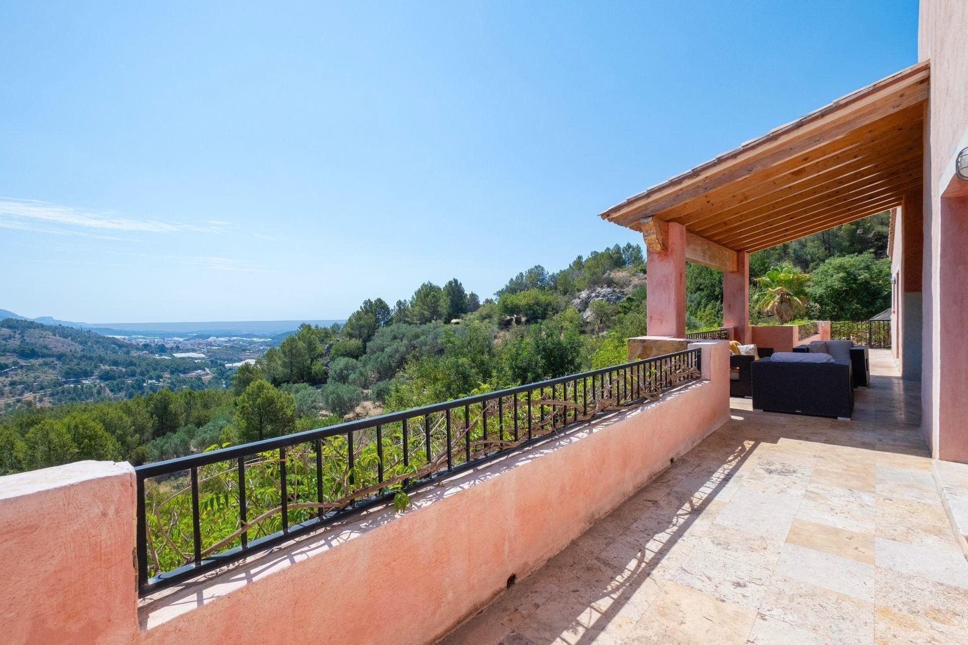 Master bedroom in villa for sale in Altea