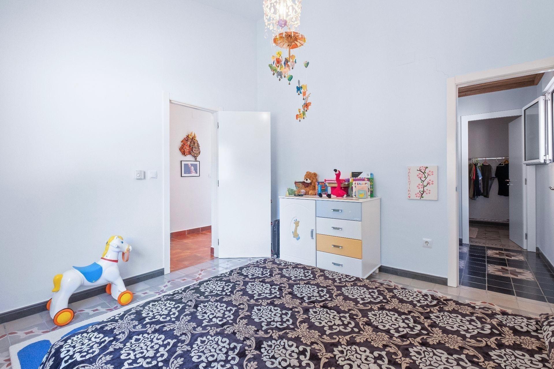 Master bedroom in villa for sale in Altea