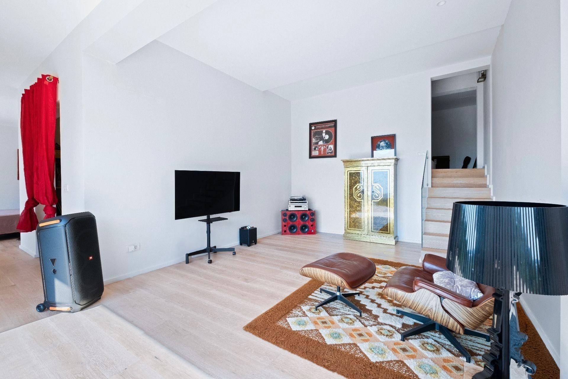 Master bedroom in villa for sale in Altea