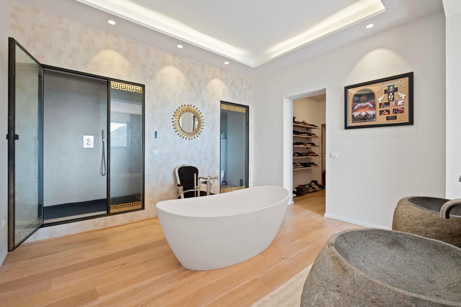 Bedroom in villa for sale in Altea
