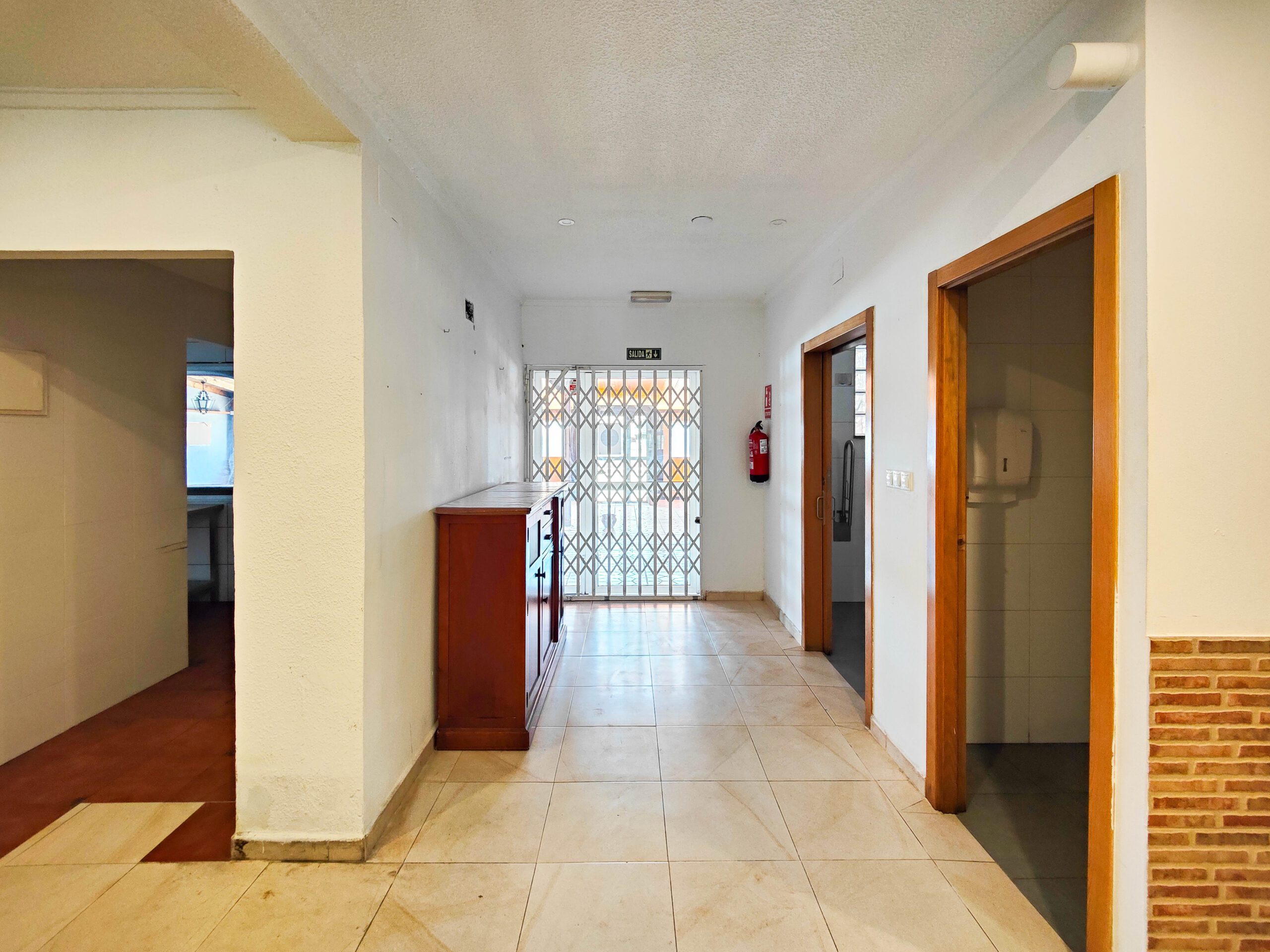 Kitchen in commercial for sale in Torrevieja