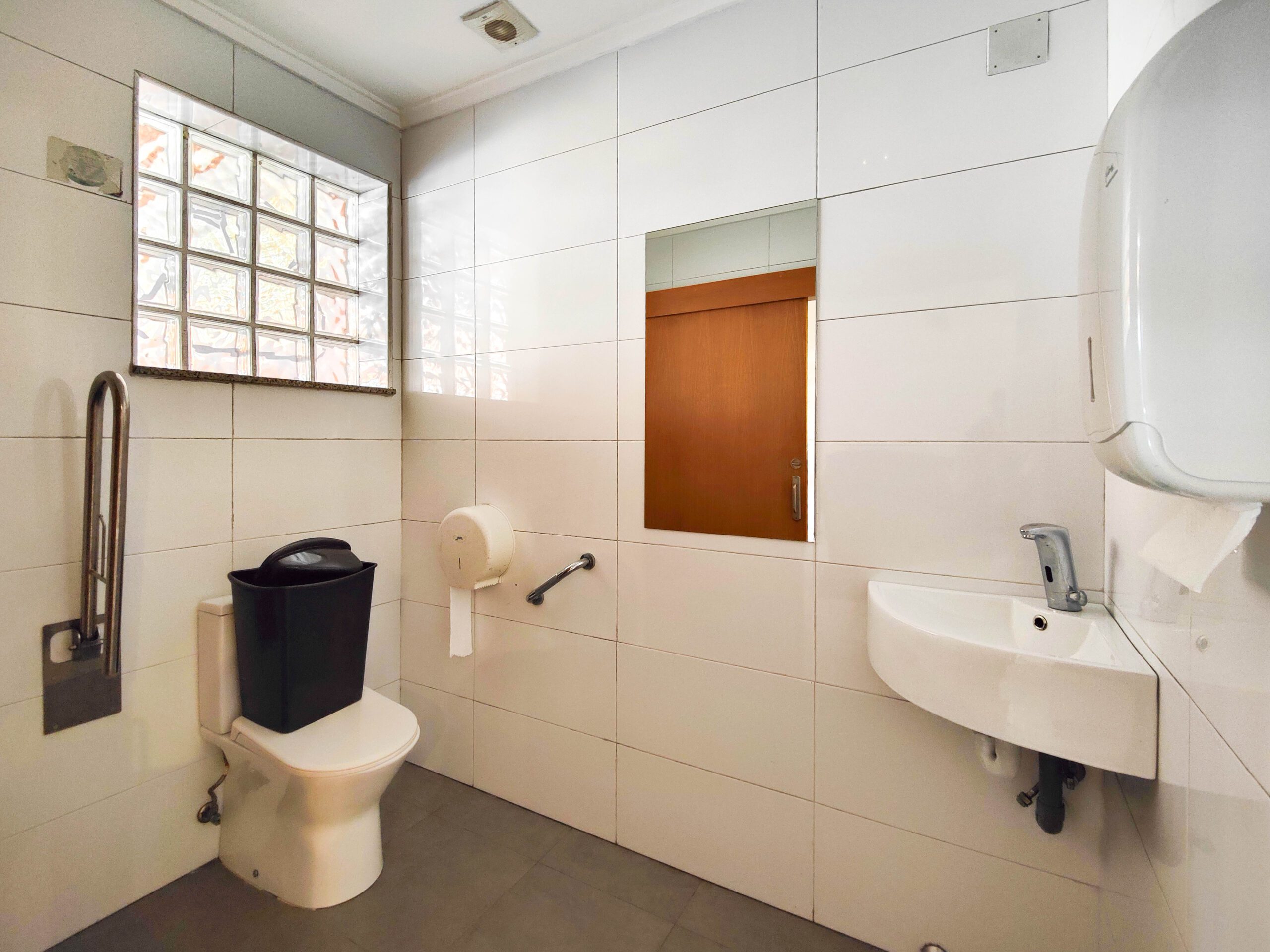 Bathroom in commercial for sale in Torrevieja