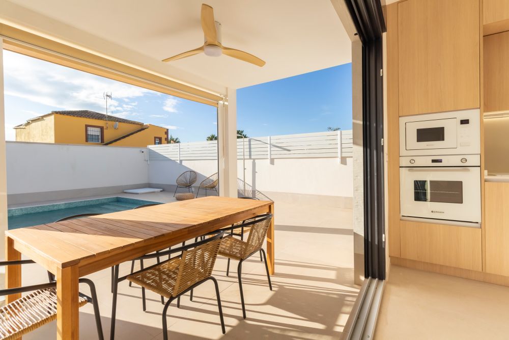 Terrace in villa for sale in Torrevieja