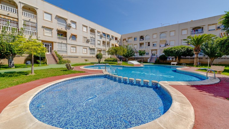 Master bedroom in apartment for sale in Torrevieja