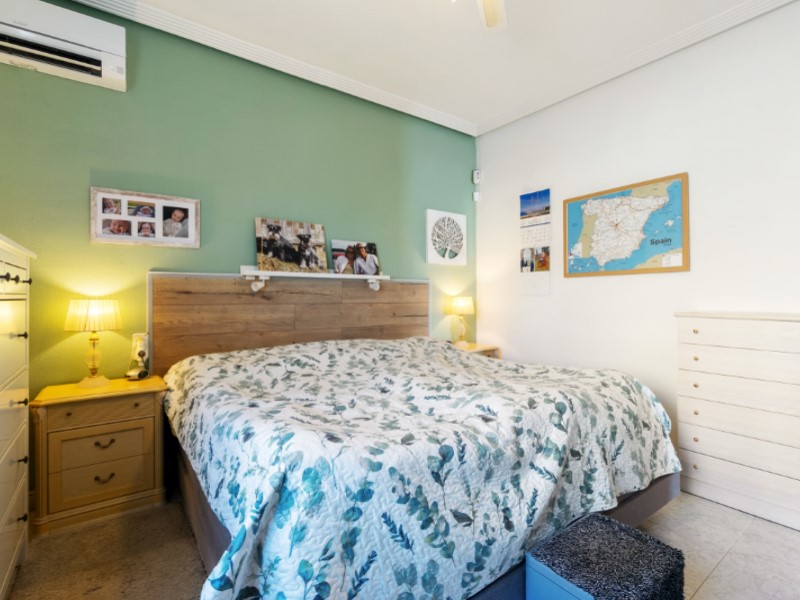Master bedroom in villa for sale in Torrevieja