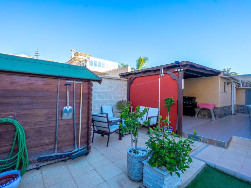 Terrace in villa for sale in Torrevieja