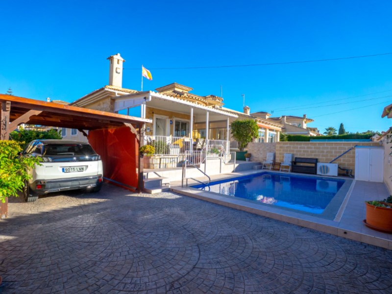Exterior view in villa for sale in Torrevieja