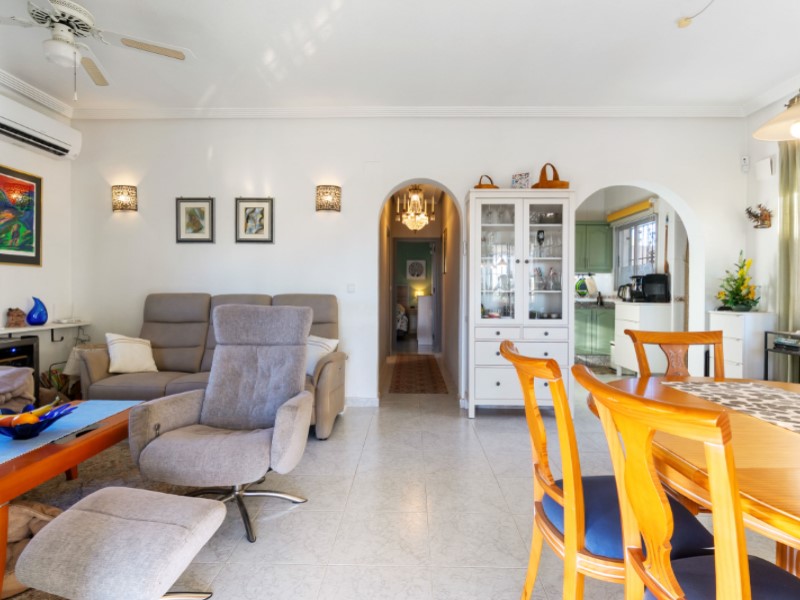 Dining area in villa for sale in Torrevieja