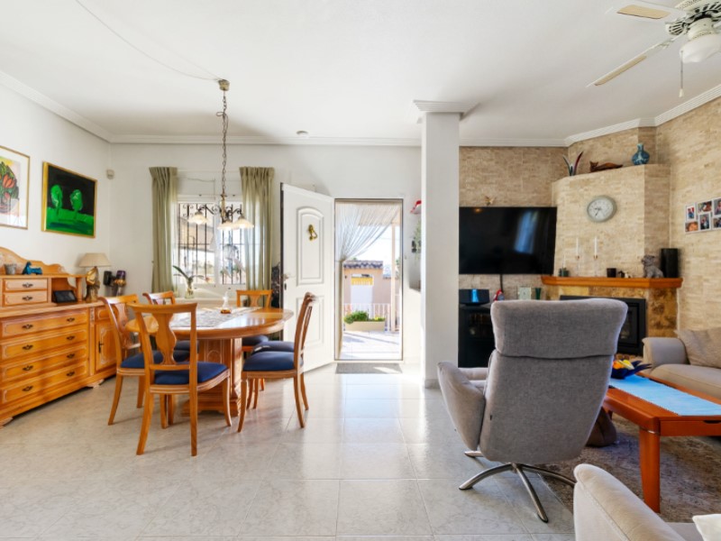 Bedroom in villa for sale in Torrevieja