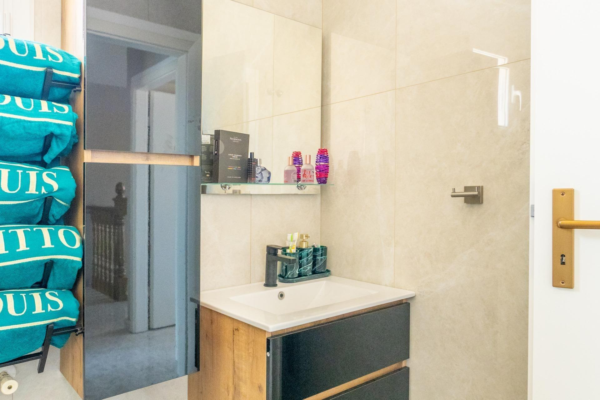 Bathroom in villa for sale in Torrevieja