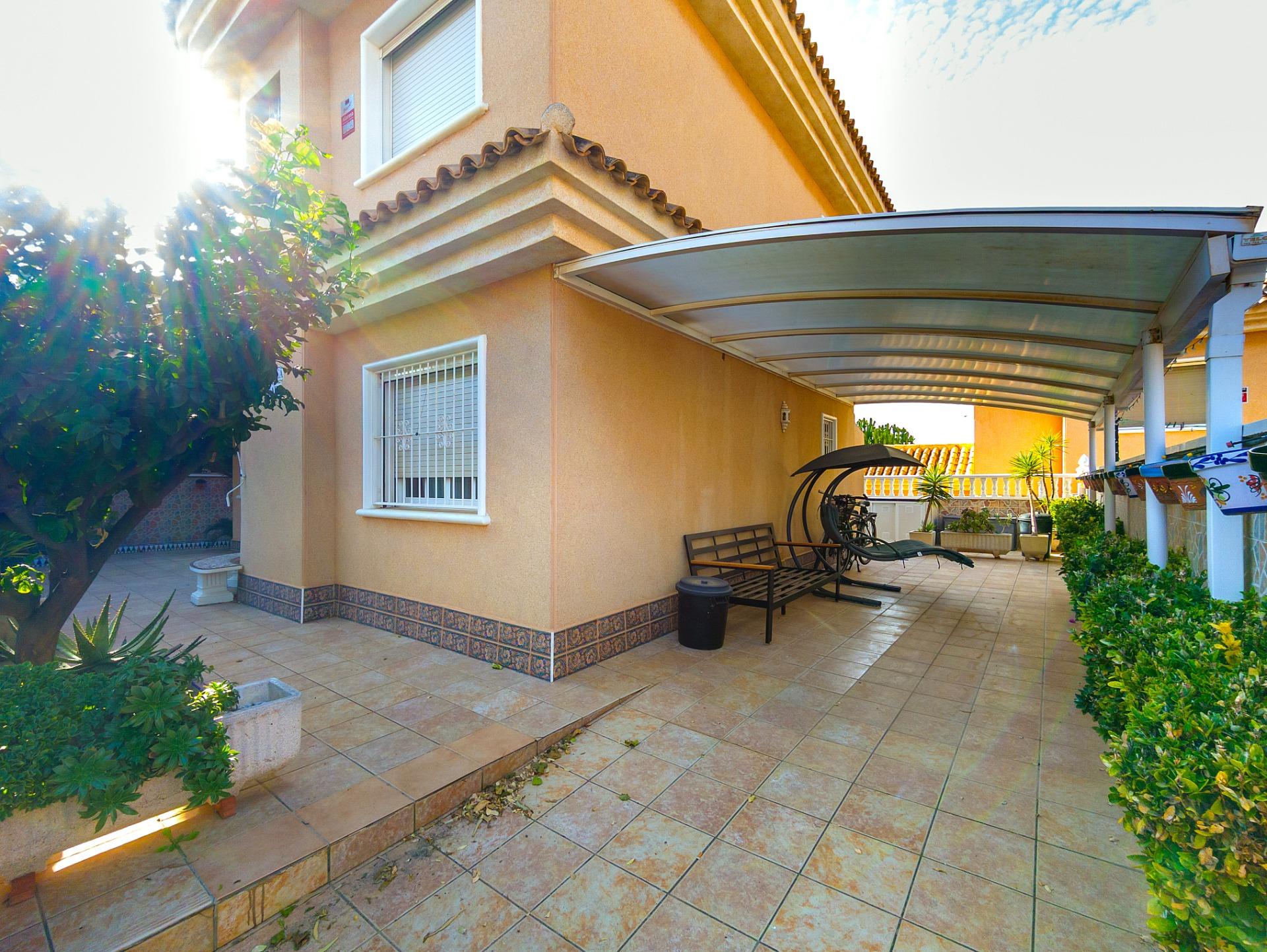 Kitchen in villa for sale in Torrevieja